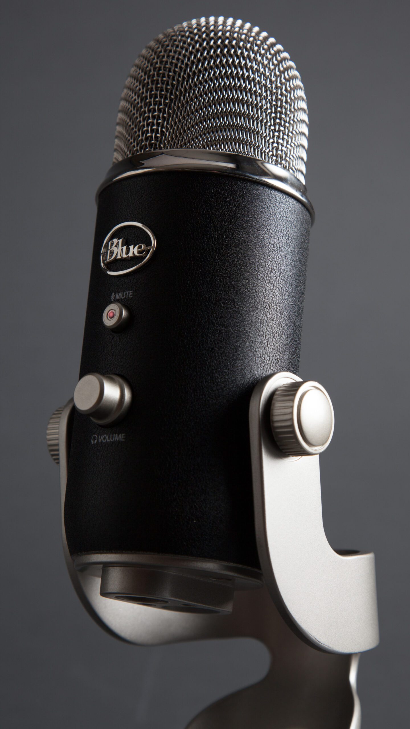 Blue Yeti Pro Studio Condenser Desktop Microphone Audio Shop Dubai