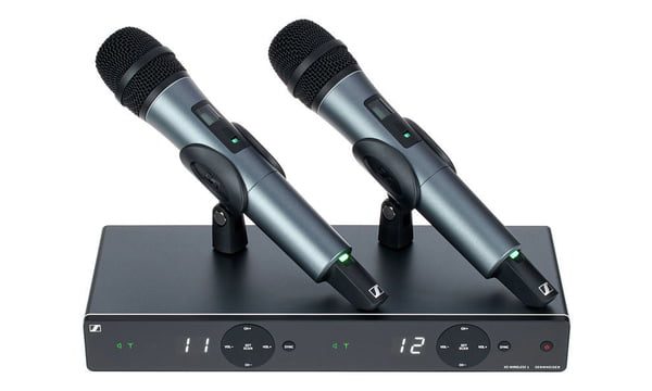Sennheiser XSW 1-835 Dual-Vocal Set with Two 835 Handheld Microphones