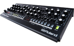 Roland SE-02:Analogue Synthesizer